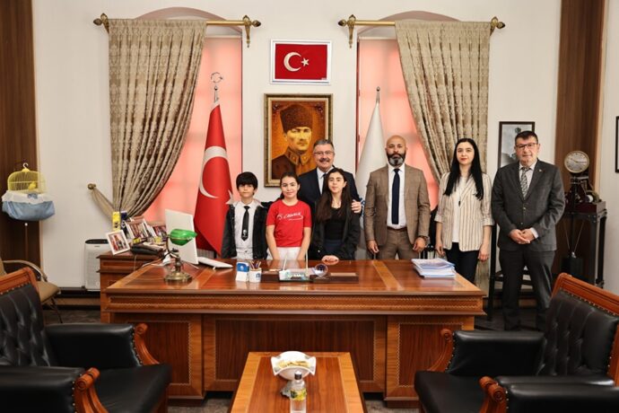 Belediye Başkanlığı Makamı Ece ve Çağan Bora’nın