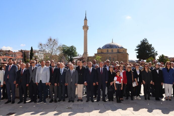 Başkan Yardımcılarımız, 19 Mayıs Gençlik ve Spor Bayramı Çelenk Sunma Törenine Katıldılar