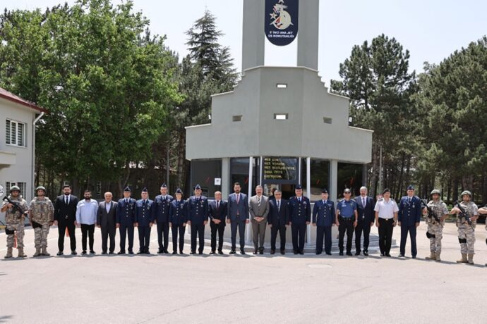 Belediye Başkanımız, 5. Ana Jet Üs Komutanlığı’nda Bayramlaşma Törenine Katıldı
