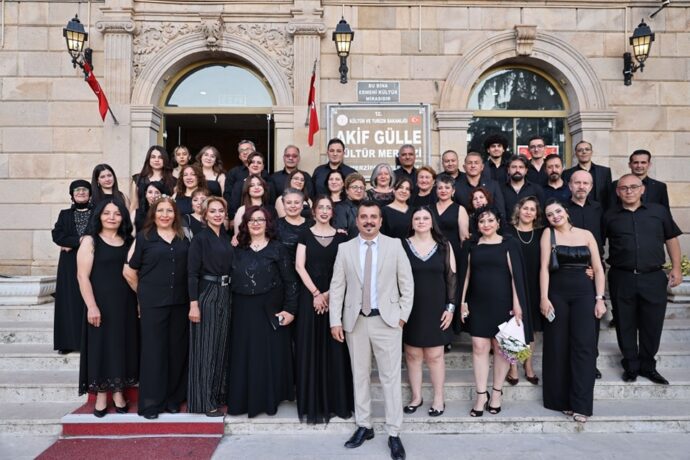 Halk Müziği Koromuzdan Yine Muhteşem Bir Konser
