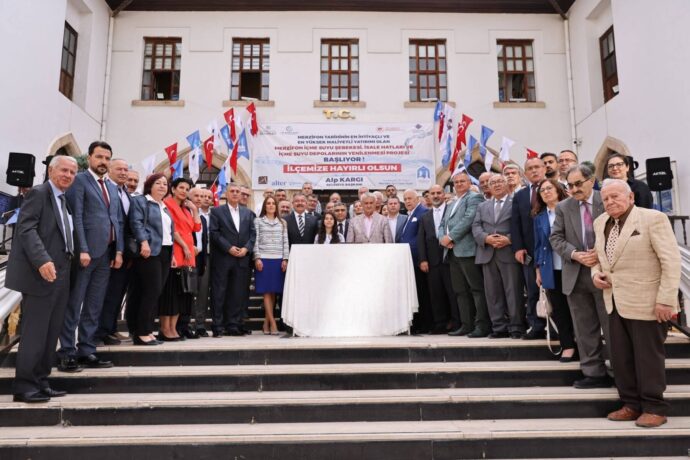 Tarihe İmza Atıldı