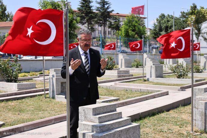 Belediye Başkanımız Mevlid-i Şerif Programına Katıldı, Akabinde Şehitliği Ziyaret Etti