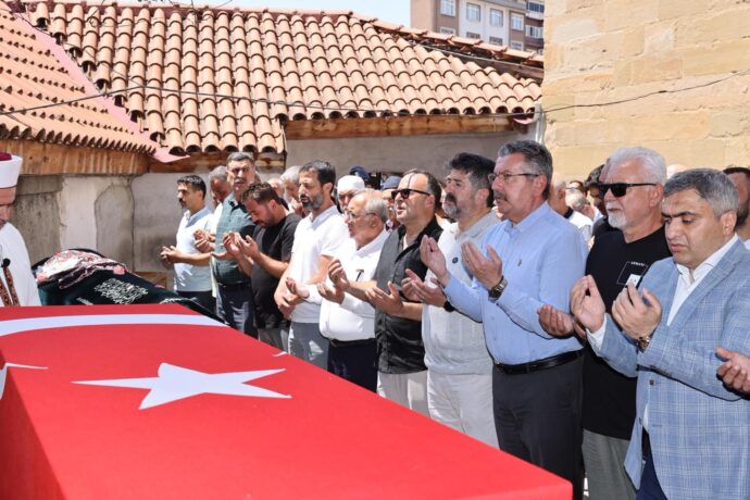 Belediye Başkanımız, Zübeyir Köse ve Behiye Tezcan’ın Cenaze Törenlerine Katıldı