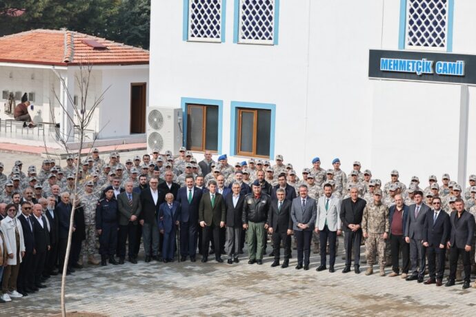 Belediye Başkanımız, Mehmetçik Camimizin İlk İbadet Gününe Katılım Sağladı