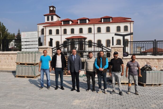 Başkanımız, Kızlar Mektebi’nde Yapılan Çevre Düzenlemesini Yerinde İnceledi