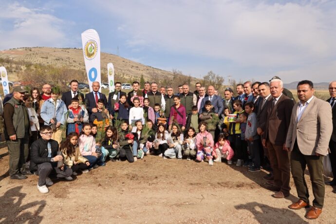 Fidan Dikmek Gelecek Kuşaklara En Güzel Armağandır