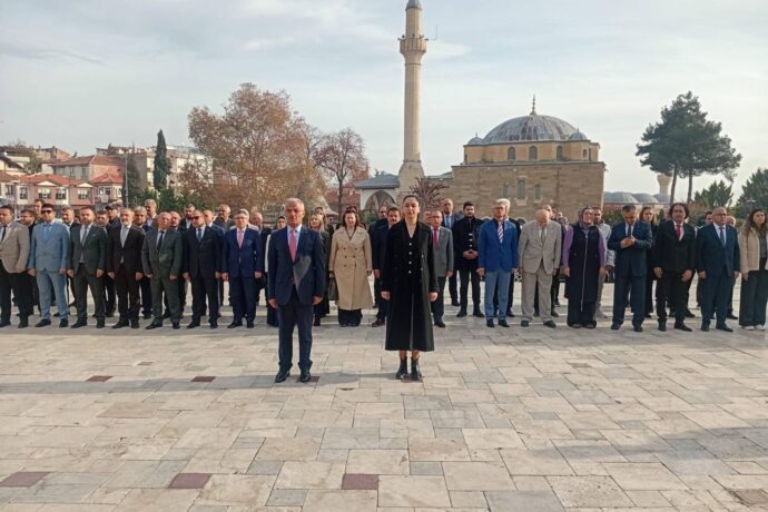 Başkan Yardımcımız, Öğretmenler Günü Çelenk Sunma Törenine Katıldı