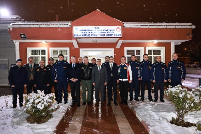 Belediye Başkanımız, Yılbaşı Gecesi Görev Başındaki Personelleri Ziyaret Etti