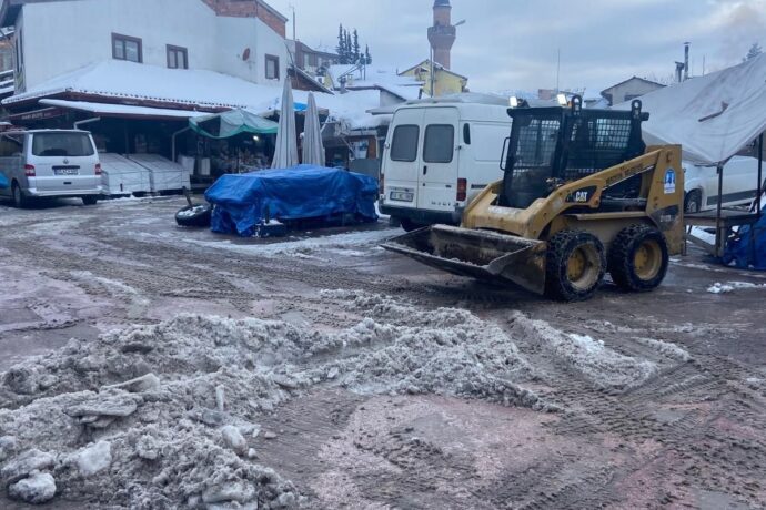 Kar ve Buzla Mücadele Çalışmalarımız Aralıksız Devam Ediyor