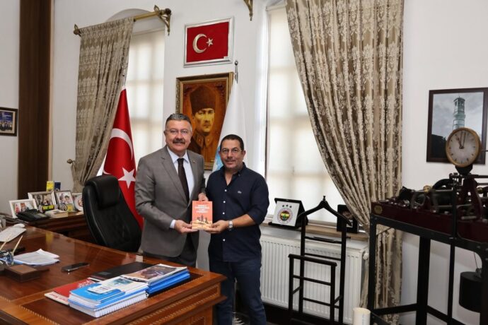 Siyasal İletişim Danışmanı ve Yazar Esat Aydın’ı Belediyemizde Ağırladık