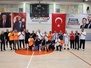 Veteranlar Basketbol Müsabakasında “Lahanacılar – Bamyacılar” Derbisi