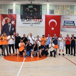 Veteranlar Basketbol Müsabakasında “Lahanacılar – Bamyacılar” Derbisi