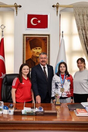 Başkanımız, Başarılı Sporcumuz Simay Çisem Köse’yi Tebrik Etti