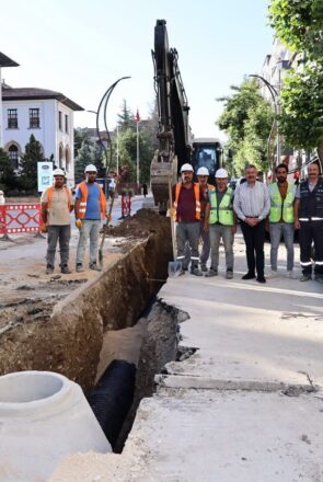Cumhuriyet Caddesi Yağmur Suyu Toplama Kanalı Projemiz Tüm Hızıyla Devam Ediyor