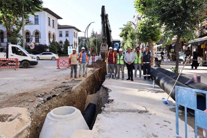 Cumhuriyet Caddesi Yağmur Suyu Toplama Kanalı Projemiz Tüm Hızıyla Devam Ediyor