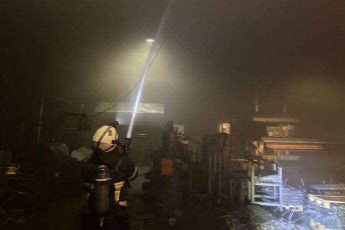 Apaydın Metal Fabrika Yangınına Müdahale Edildi